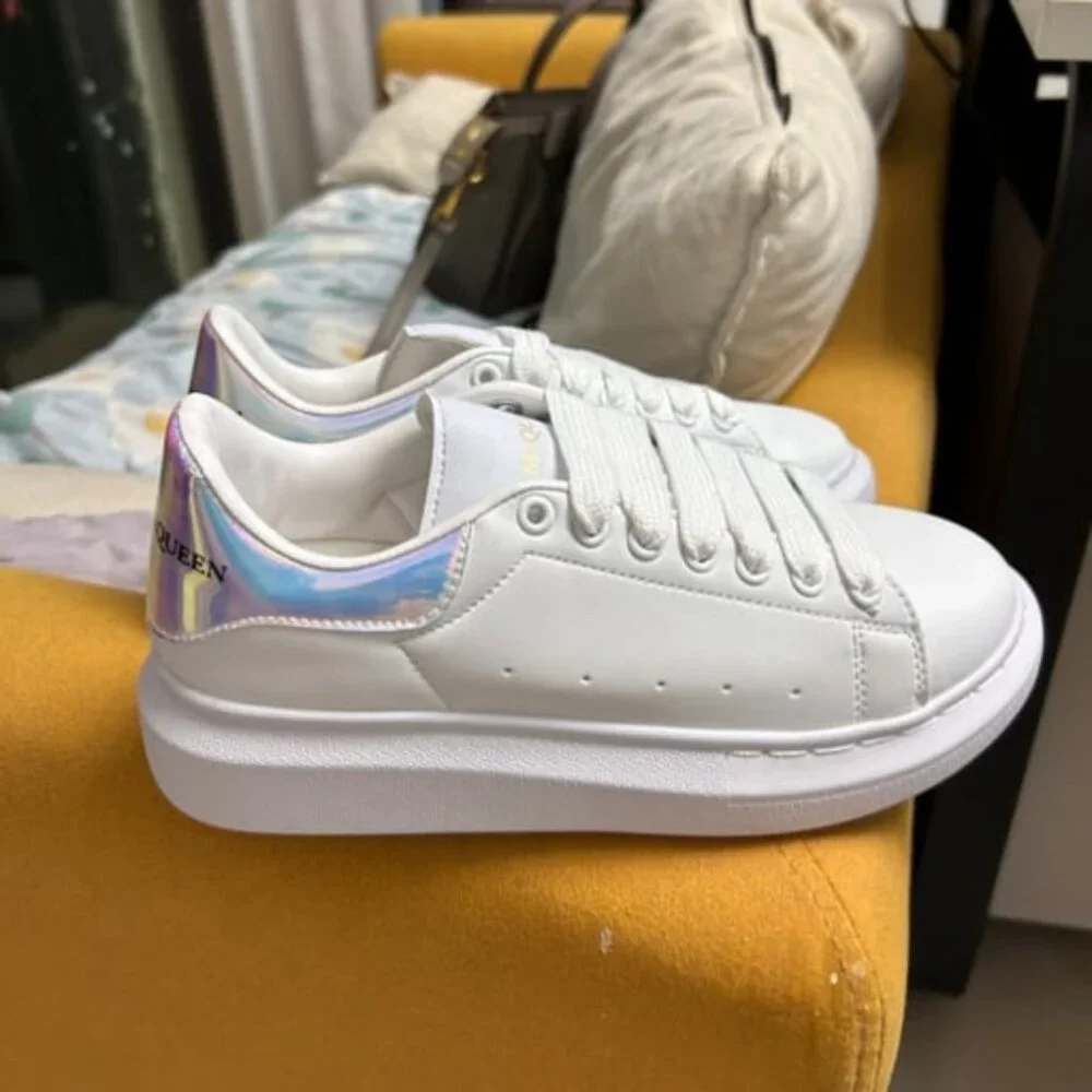 💙💙Alexander McQueen sneakers Little white shoes for Women💙💙 - Picture 3 of 4